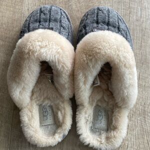 Uggs woman’s grey argyle slippers size 7 worn once